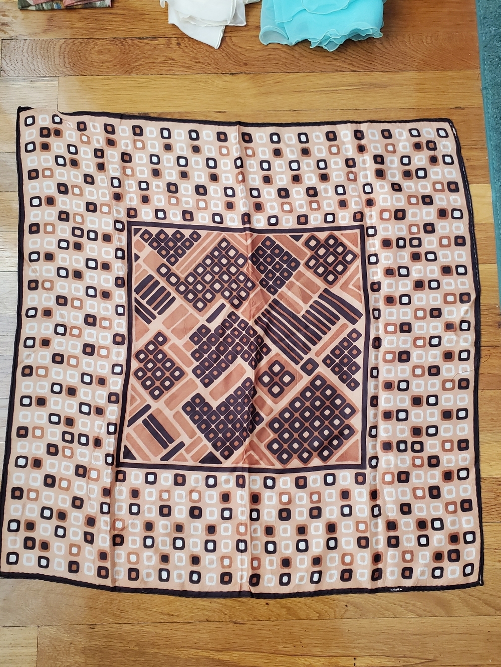 Fashion Scarves - 11 Pieces - Picture 8 of 12